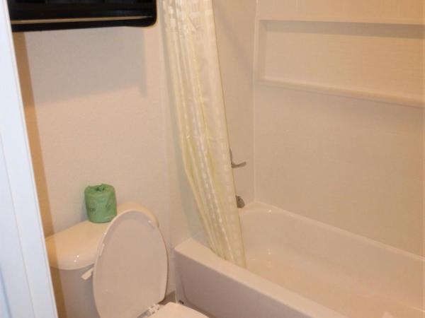 Red Roof Inn Houston - Jersey Village : photo 8 de la chambre chambre lit king-size de luxe - non-fumeurs