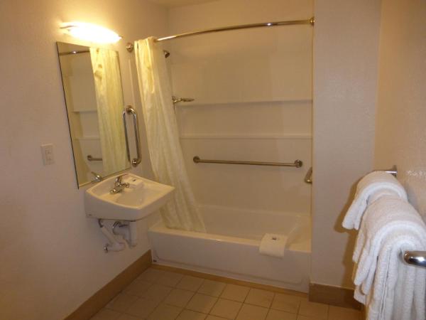 Red Roof Inn Houston - Jersey Village : photo 4 de la chambre chambre deluxe avec 2 lits queen-size - accessible aux personnes à mobilité réduite - non-fumeurs