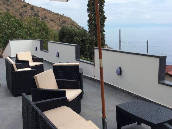 VILLA ZEN TAORMINA : photo 3 de la chambre chambre double ou lits jumeaux - vue sur mer