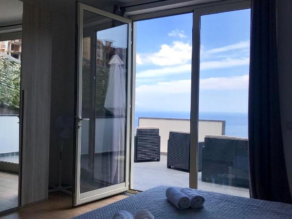 VILLA ZEN TAORMINA : photo 6 de la chambre chambre double ou lits jumeaux - vue sur mer