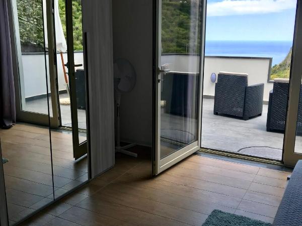 VILLA ZEN TAORMINA : photo 7 de la chambre chambre double ou lits jumeaux - vue sur mer