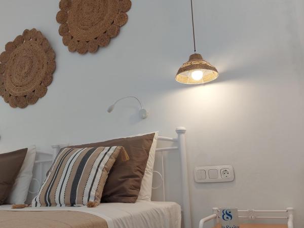 Elite Suites Naxos : photo 1 de la chambre chambre lits jumeaux supérieure - vue sur ville