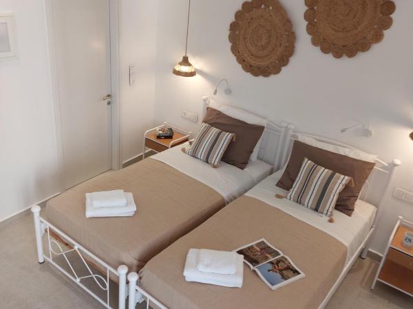 Elite Suites Naxos : photo 3 de la chambre chambre lits jumeaux supérieure - vue sur ville