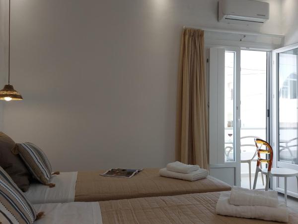 Elite Suites Naxos : photo 5 de la chambre chambre lits jumeaux supérieure - vue sur ville