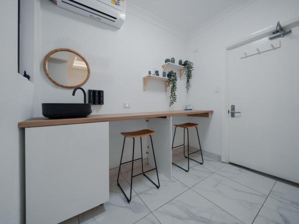 Cozy M Hotel : photo 6 de la chambre chambre lit queen-size de luxe avec salle de bains commune