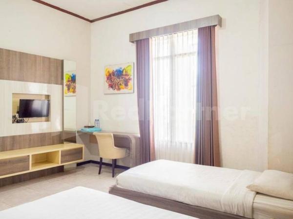 My Hommy Homestay Mitra RedDoorz : photo 8 de la chambre chambre lits jumeaux