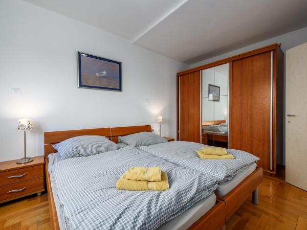 Adria Apartments : photo 8 de la chambre appartement en duplex