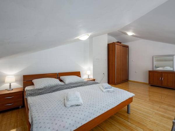 Adria Apartments : photo 6 de la chambre appartement en duplex