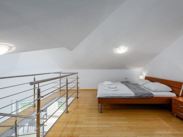 Adria Apartments : photo 9 de la chambre appartement en duplex