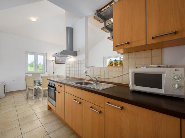 Adria Apartments : photo 5 de la chambre appartement en duplex