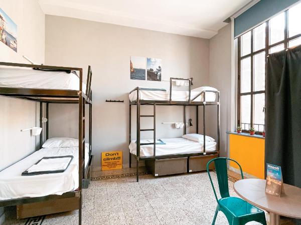 Ostello Bello Napoli : photo 2 de la chambre lit dans dortoir mixte de 8 lits