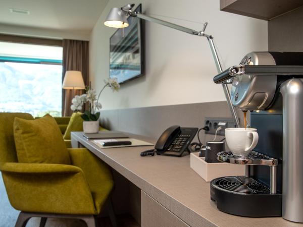 Hotel Lago Maggiore - Welcome! : photo 3 de la chambre chambre double ou lits jumeaux de luxe - vue partielle sur lac