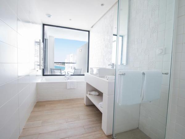 La Badira - Adult Only : photo 4 de la chambre suite double ou lits jumeaux deluxe - vue partielle sur mer