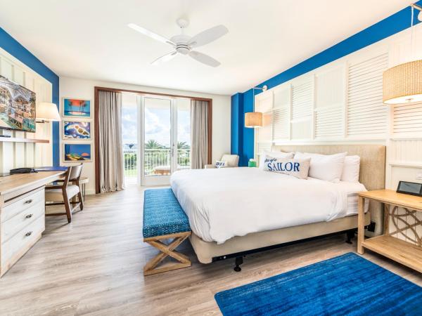 Margaritaville Resort Orlando : photo 3 de la chambre hébergement lit king-size - vue sur complexe hôtelier