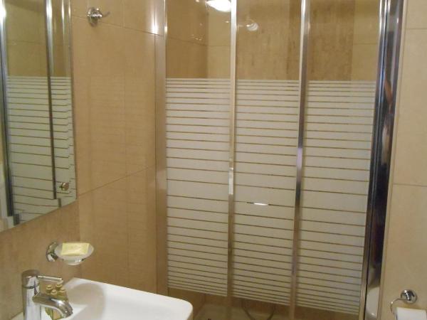 Siarava : photo 5 de la chambre chambre double ou lits jumeaux deluxe - vue sur lac