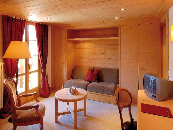 Hotel Alpenrose Wengen - bringing together tradition and modern comfort : photo 4 de la chambre chambre double supérieure avec balcon et vue sur la montagne