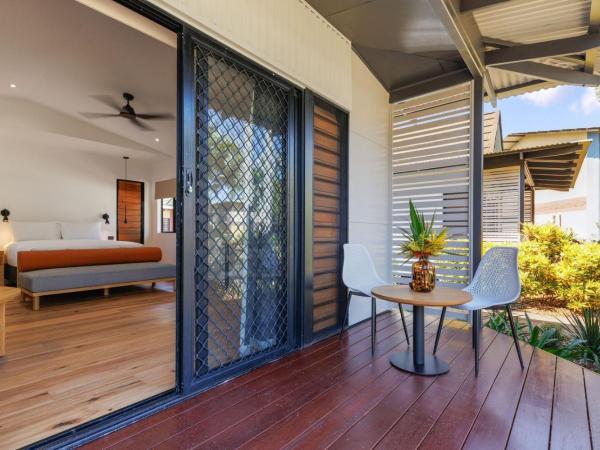 Mercure Darwin Airport Resort : photo 7 de la chambre bungalow de luxe avec lit queen-size