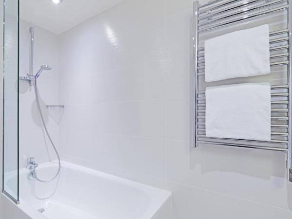 Kyriad Paris 18 - Porte de Clignancourt - Montmartre : photo 8 de la chambre chambre lits jumeaux