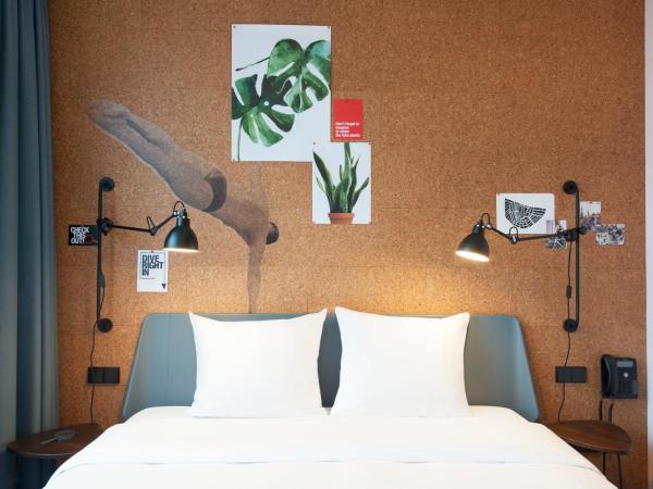 Conscious Hotel Amsterdam City - The Tire Station : photo 4 de la chambre  grande chambre double Écologique