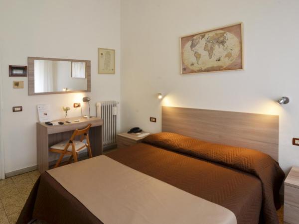 Hotel La Torre : photo 4 de la chambre chambre double ou lits jumeaux