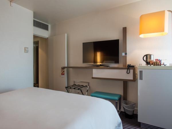 Mercure Marseille Centre Vieux Port : photo 10 de la chambre hébergement 2 chambres doubles adjacentes