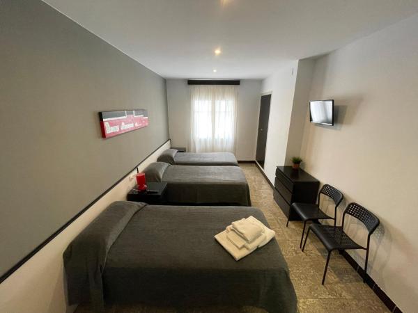 Hostal Mediterráneo : photo 3 de la chambre chambre triple standard