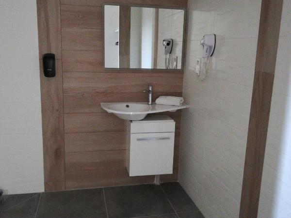 LE PATIO : photo 1 de la chambre chambre double - accessible aux personnes à mobilité réduite 