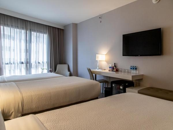Radisson Rio de Janeiro Barra : photo 8 de la chambre chambre triple supérieure avec 3 lits simples