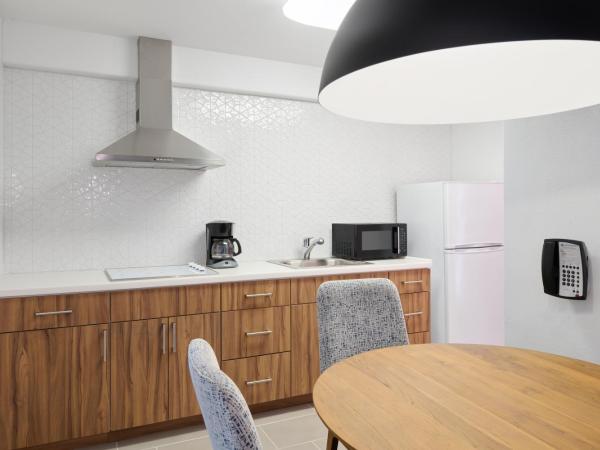 Ilima Hotel : photo 5 de la chambre suite 2 chambres avec cuisine