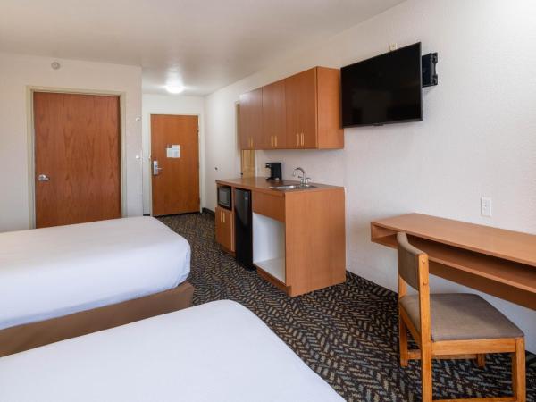 Microtel Inn & Suites by Wyndham Salt Lake City Airport : photo 5 de la chambre suite 2 lits queen-size - accessible aux personnes à mobilité réduite - non-fumeurs