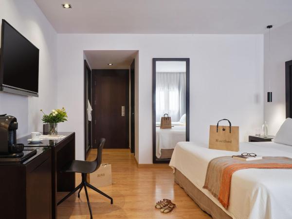 Hotel Fernando III : photo 1 de la chambre chambre double avec lit d'appoint