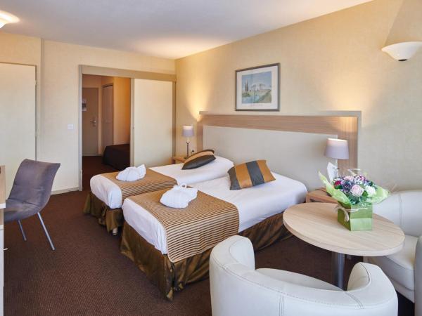 Hotel *** & Spa Vacances Bleues Villa Marlioz : photo 4 de la chambre chambre triple avec accès au spa