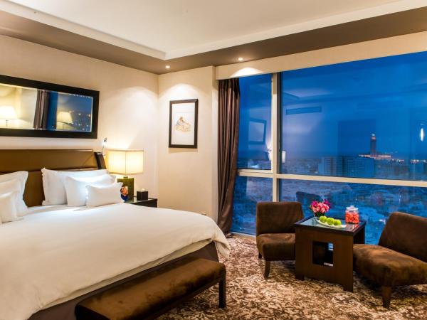 Kenzi Tower Hotel : photo 5 de la chambre chambre premium avec lit king-size - vue sur ville et océan