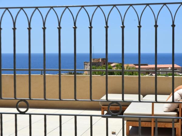 Santateresa : photo 6 de la chambre chambre double supérieure avec terrasse - vue sur mer