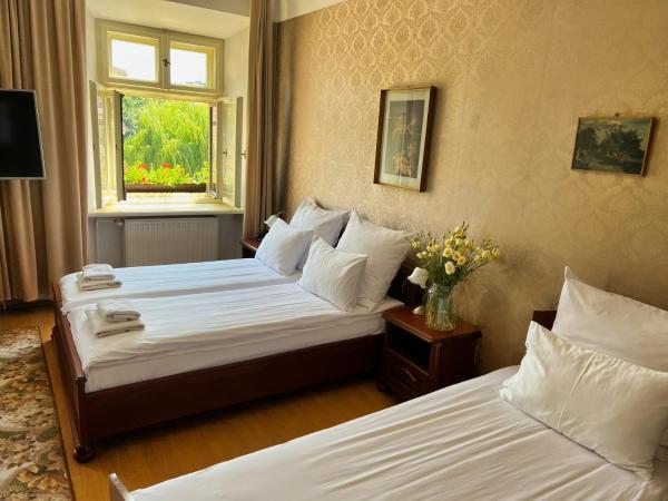 Pollera : photo 4 de la chambre chambre familiale avec salle de bains privative