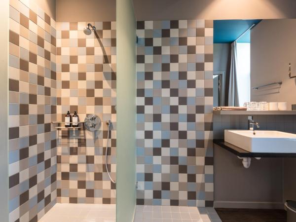 Zakske13 - Design Boutique B&B in Bruges city centre : photo 9 de la chambre chambre double - vue sur jardin