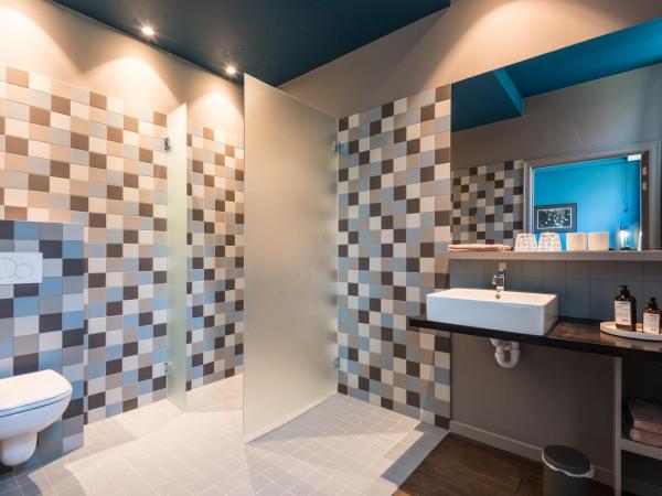 Zakske13 - Design Boutique B&B in Bruges city centre : photo 7 de la chambre chambre double - vue sur jardin