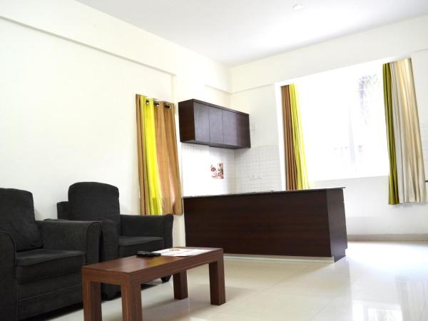 Grand Suites Yelahanka : photo 8 de la chambre chambre double deluxe avec balcon