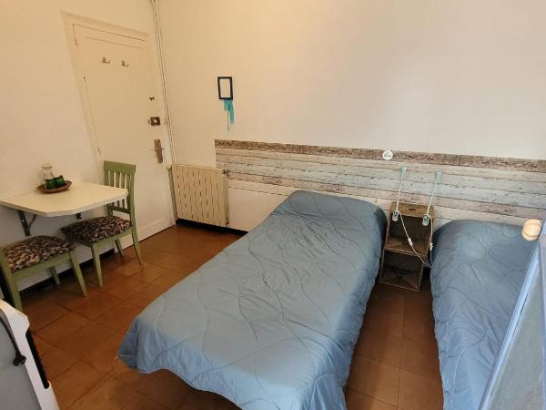 Can Cocollona : photo 4 de la chambre chambre lits jumeaux avec salle de bains commune