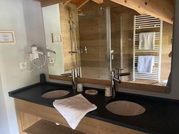 Hotel & Restaurant Les Escondus : photo 6 de la chambre chambre quadruple premium