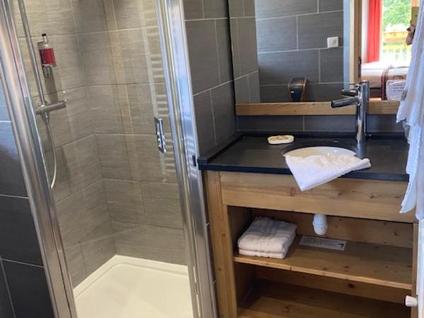 Hotel & Restaurant Les Escondus : photo 3 de la chambre chambre lits jumeaux premium