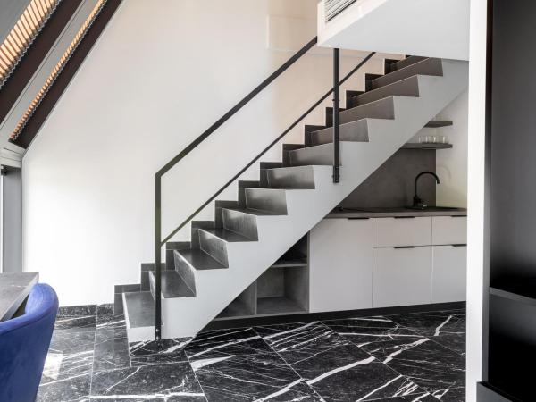 NEON APARTMENTS : photo 8 de la chambre appartement en duplex