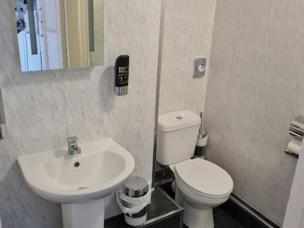 Queens Plaza Hotel : photo 8 de la chambre chambre triple