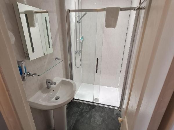 Queens Plaza Hotel : photo 4 de la chambre chambre triple