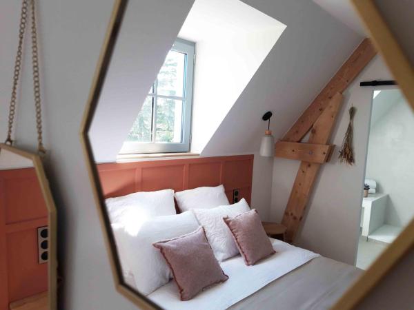 Maison Chemin, chambres d'hôtes à Amboise : photo 3 de la chambre chambre lit queen-size - vue sur jardin