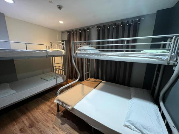 Snooze Inn @Dunlop Street : photo 1 de la chambre chambre familiale avec salle de bains privative