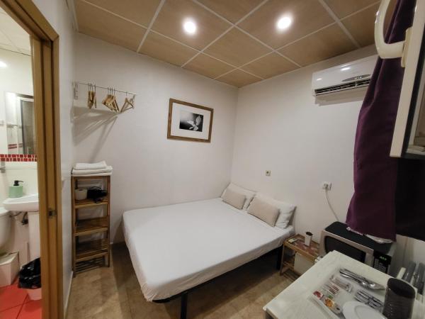 Barcelona Rooms 294 : photo 6 de la chambre petite chambre double Économique avec salle de bains privative