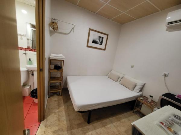 Barcelona Rooms 294 : photo 5 de la chambre petite chambre double Économique avec salle de bains privative