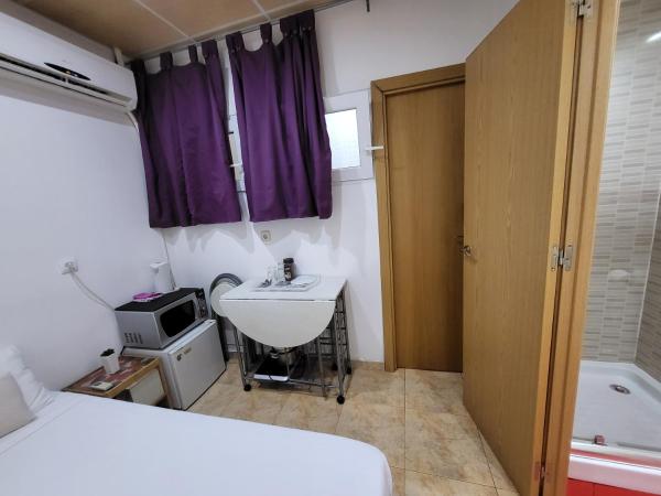 Barcelona Rooms 294 : photo 3 de la chambre petite chambre double Économique avec salle de bains privative