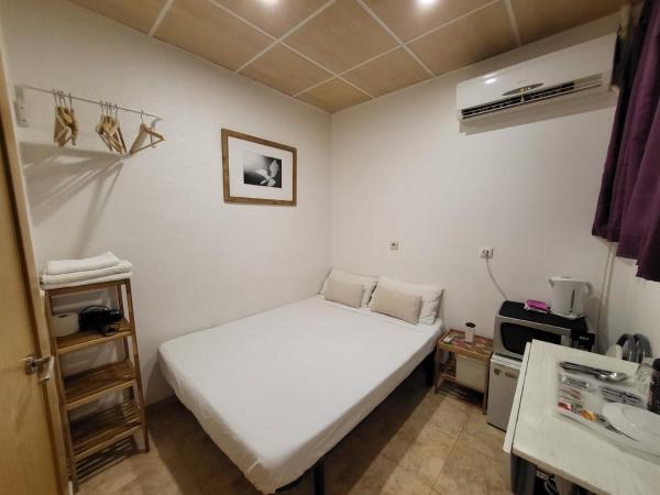 Barcelona Rooms 294 : photo 4 de la chambre petite chambre double Économique avec salle de bains privative